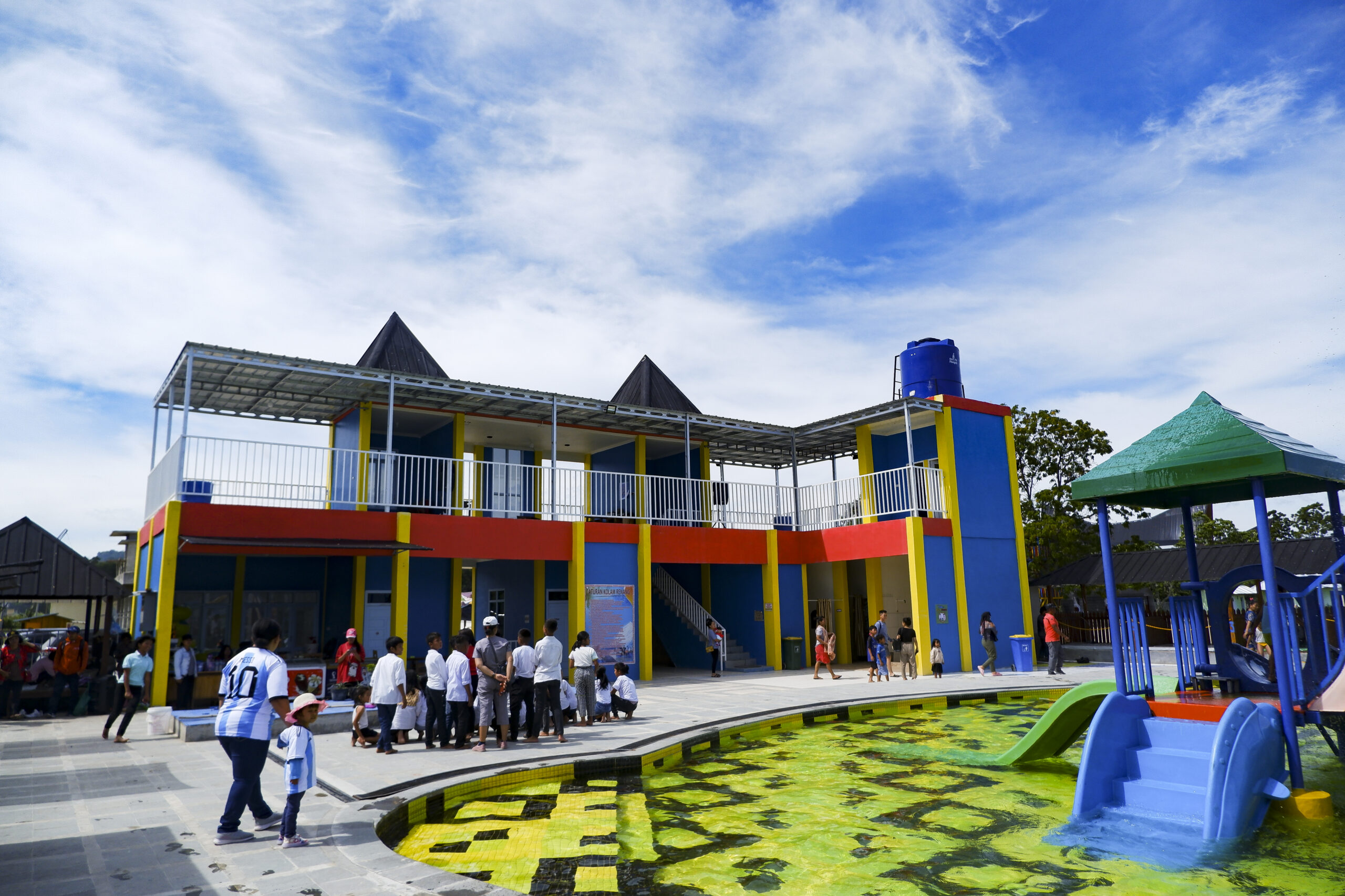 Waterboom Rautbosi: Destinasi Wisata Air Seru di Samosir